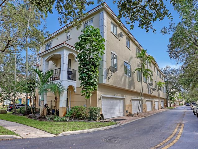 2850 S Oasis Drive, Boynton Beach, FL 33426