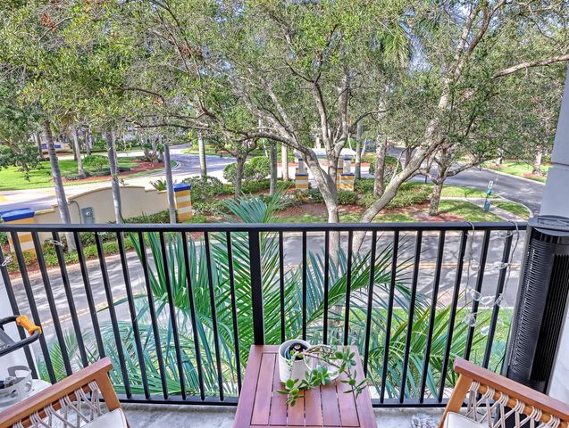 2850 S Oasis Drive, Boynton Beach, FL 33426