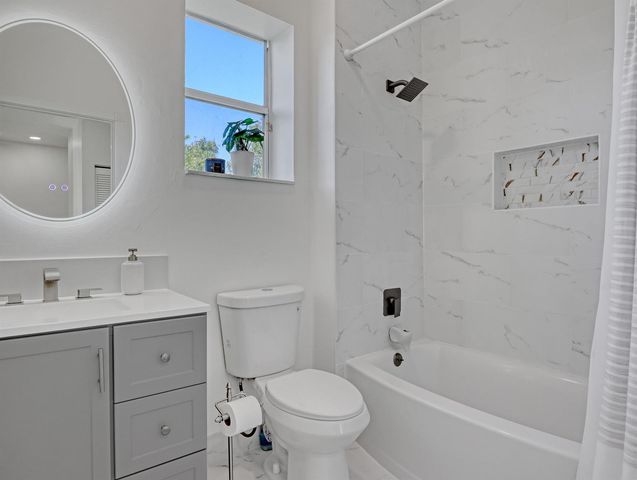 2850 S Oasis Drive, Boynton Beach, FL 33426