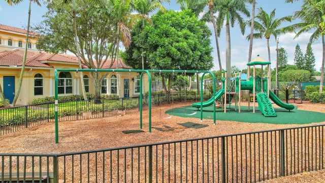 2850 S Oasis Drive, Boynton Beach, FL 33426