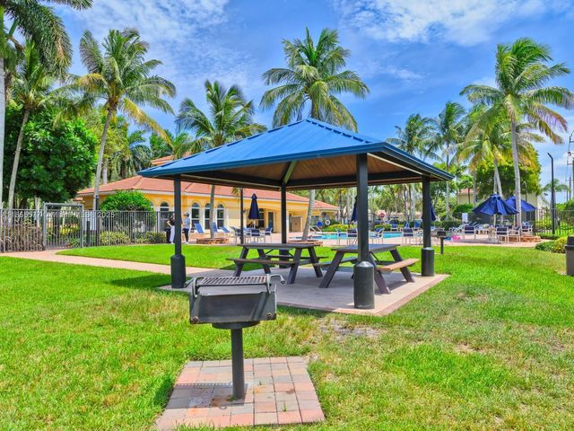 2850 S Oasis Drive, Boynton Beach, FL 33426