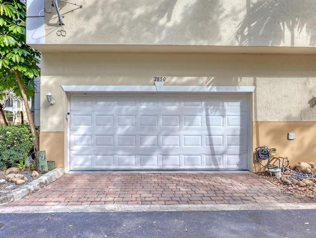 2850 S Oasis Drive, Boynton Beach, FL 33426