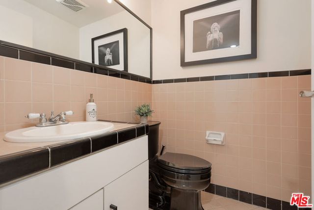 3247 Descanso Drive, Los Angeles, CA 90026