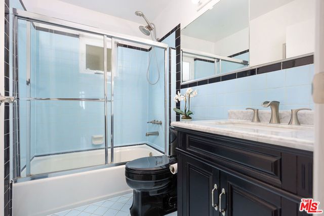 3247 Descanso Drive, Los Angeles, CA 90026