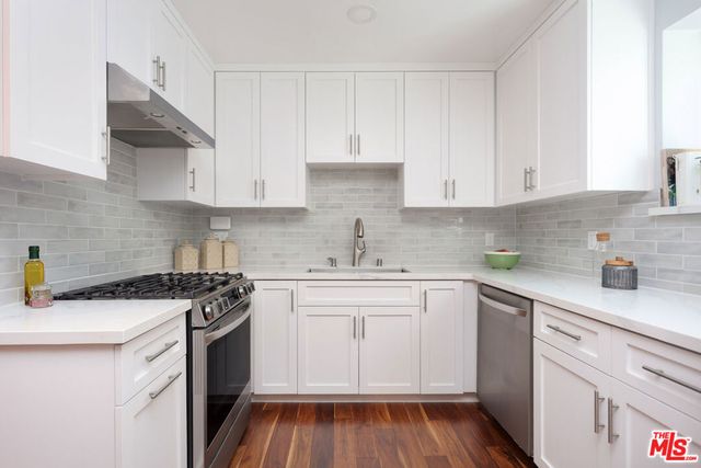 3247 Descanso Drive, Los Angeles, CA 90026