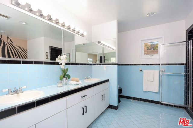 3247 Descanso Drive, Los Angeles, CA 90026