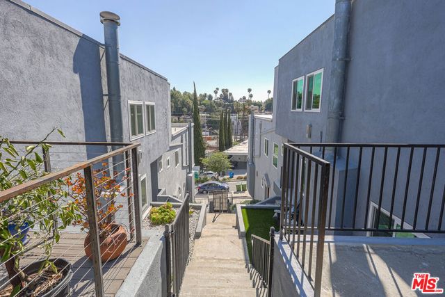 3247 Descanso Drive, Los Angeles, CA 90026