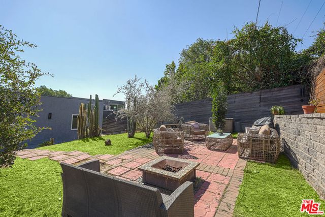 3247 Descanso Drive, Los Angeles, CA 90026