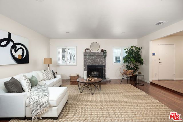 3247 Descanso Drive, Los Angeles, CA 90026