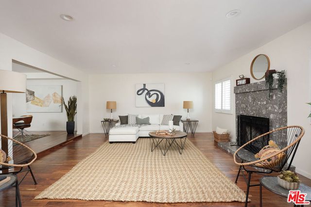 3247 Descanso Drive, Los Angeles, CA 90026