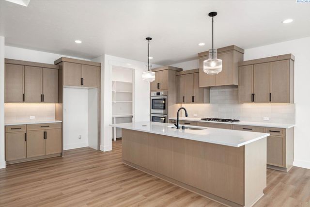 2385 Waterhill, Richland, WA 99352