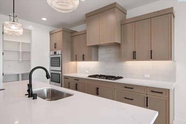 2385 Waterhill, Richland, WA 99352