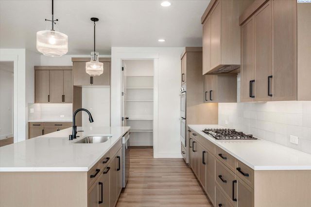 2385 Waterhill, Richland, WA 99352