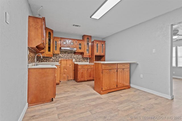 1104 Veterans Avenue, Marietta, OK 73448