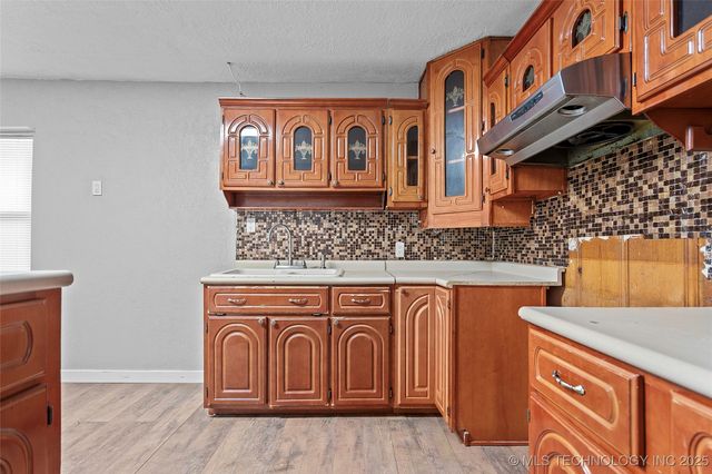 1104 Veterans Avenue, Marietta, OK 73448