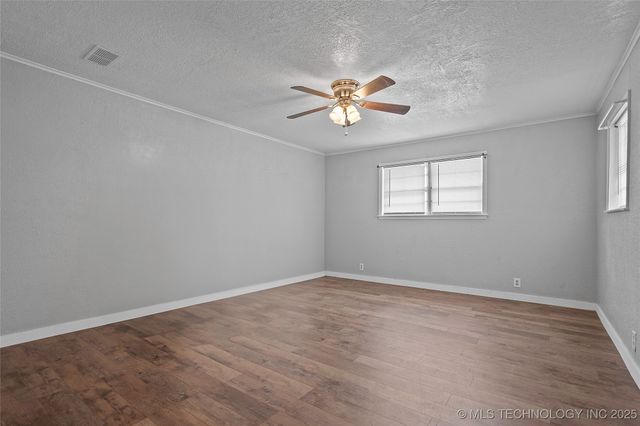 1104 Veterans Avenue, Marietta, OK 73448