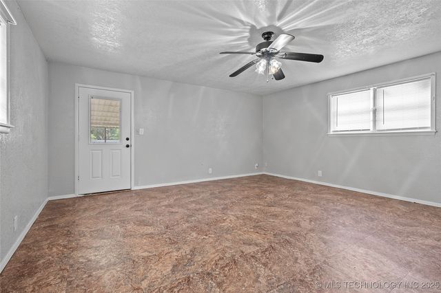 1104 Veterans Avenue, Marietta, OK 73448