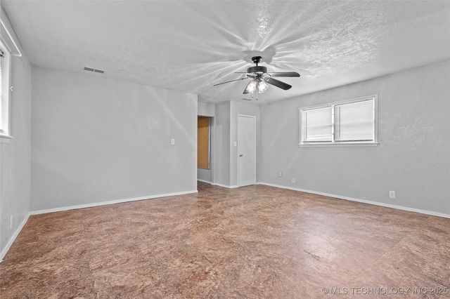 1104 Veterans Avenue, Marietta, OK 73448