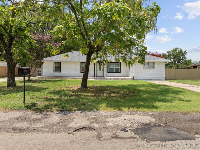 1104 Veterans Avenue, Marietta, OK 73448