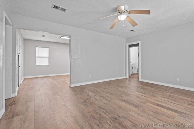 1104 Veterans Avenue, Marietta, OK 73448