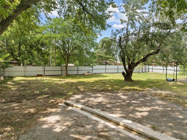 1104 Veterans Avenue, Marietta, OK 73448