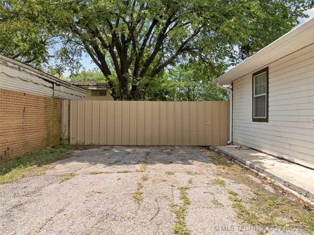 1104 Veterans Avenue, Marietta, OK 73448