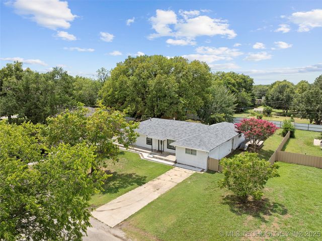 1104 Veterans Avenue, Marietta, OK 73448