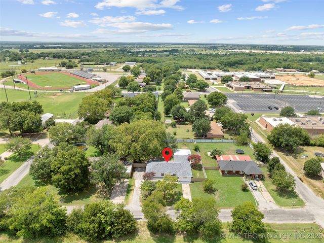 1104 Veterans Avenue, Marietta, OK 73448