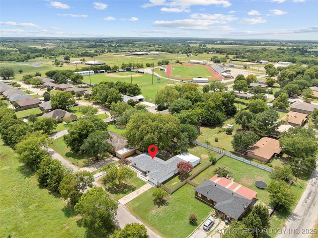 1104 Veterans Avenue, Marietta, OK 73448