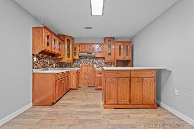 1104 Veterans Avenue, Marietta, OK 73448