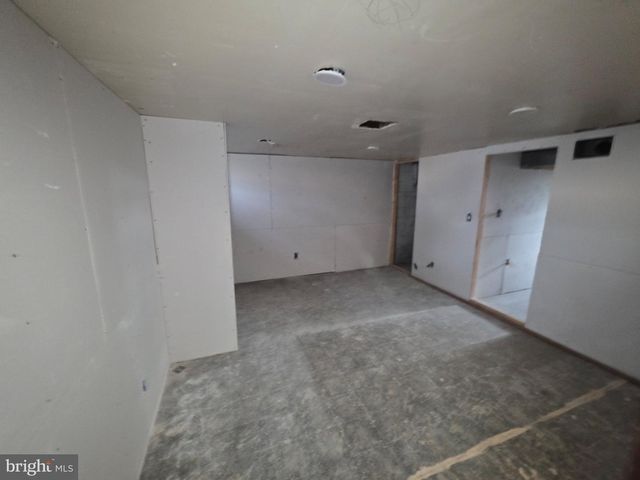 5210 SAYBROOK RD, Baltimore, MD 21206