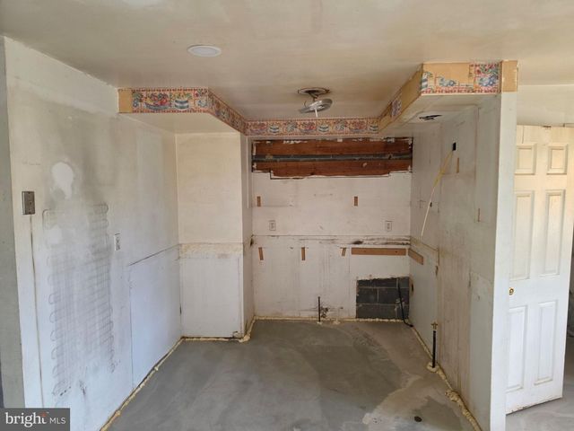 5210 SAYBROOK RD, Baltimore, MD 21206