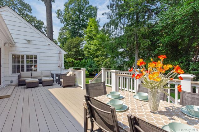 69 Eakins Road, Manhasset, NY 11030