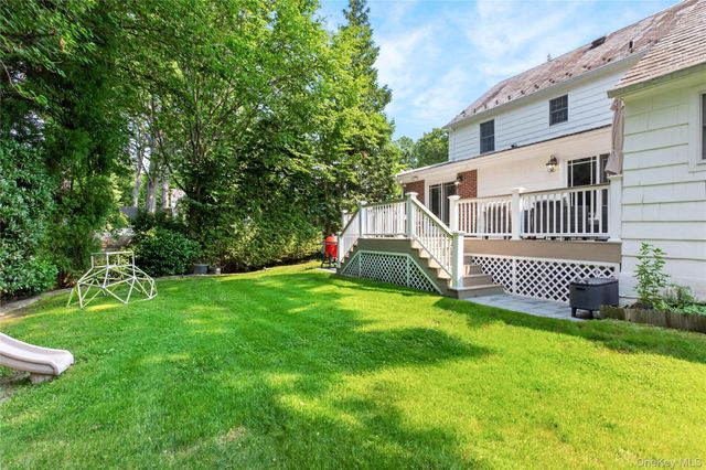 69 Eakins Road, Manhasset, NY 11030