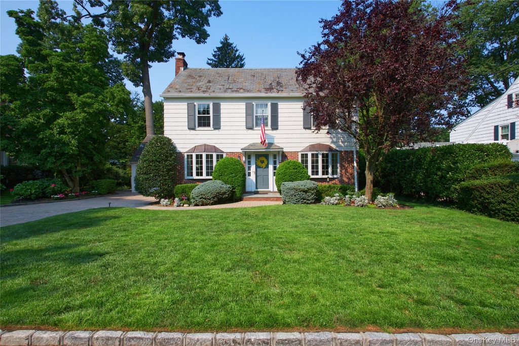 69 Eakins Road, Manhasset, NY 11030