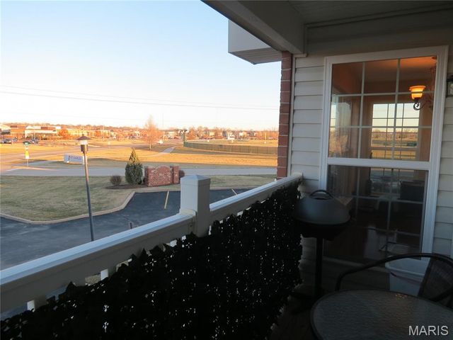 122 Lily Pad Lane, St Peters, MO 63376