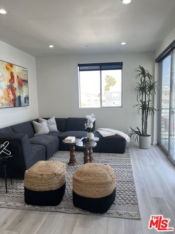 124 S Croft Avenue, Los Angeles, CA 90048