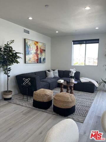 124 S Croft Avenue, Los Angeles, CA 90048