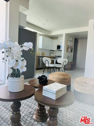 124 S Croft Avenue, Los Angeles, CA 90048