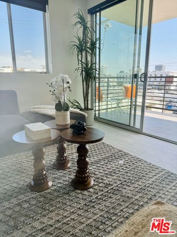 124 S Croft Avenue, Los Angeles, CA 90048
