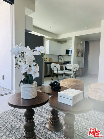 124 S Croft Avenue, Los Angeles, CA 90048