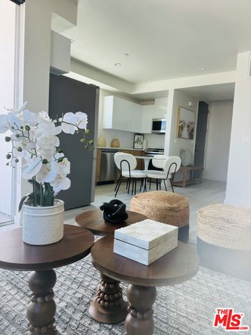 124 S Croft Avenue, Los Angeles, CA 90048