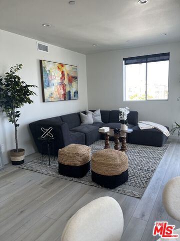 124 S Croft Avenue, Los Angeles, CA 90048