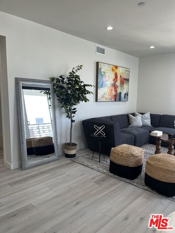 124 S Croft Avenue, Los Angeles, CA 90048