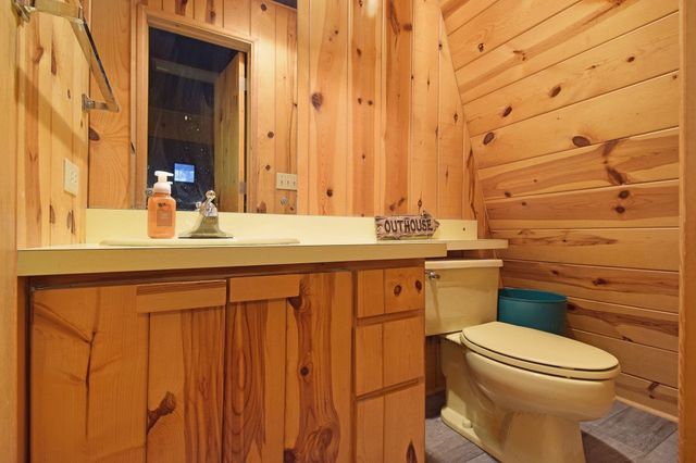 24746 Green Valley Parkway, Elkhart, IN 46517