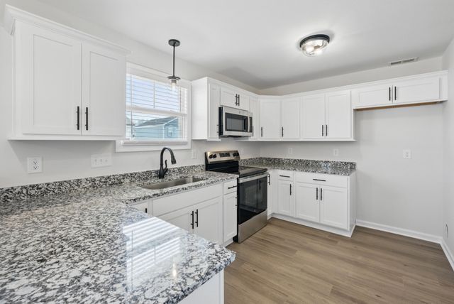 180 Quarry Ridge Rd, Clarksville, TN 37043