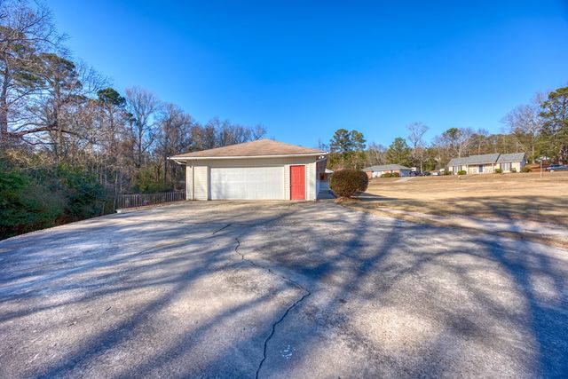 2200 Sandfort Road, Phenix City, AL 36869