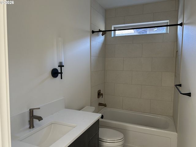 3776 Landis St, West Linn, OR 97068