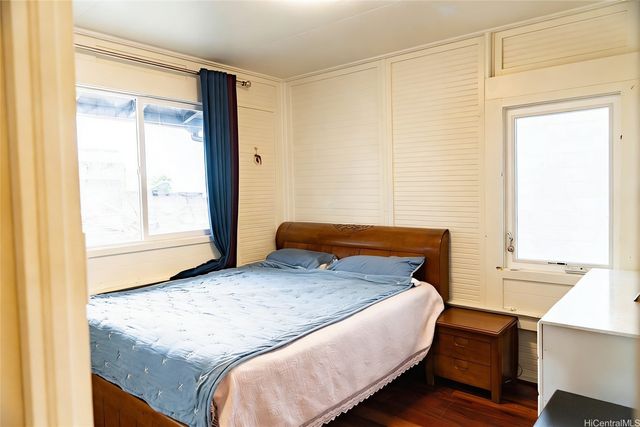 1208 N School Street, Honolulu, HI 96817