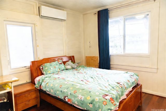 1208 N School Street, Honolulu, HI 96817